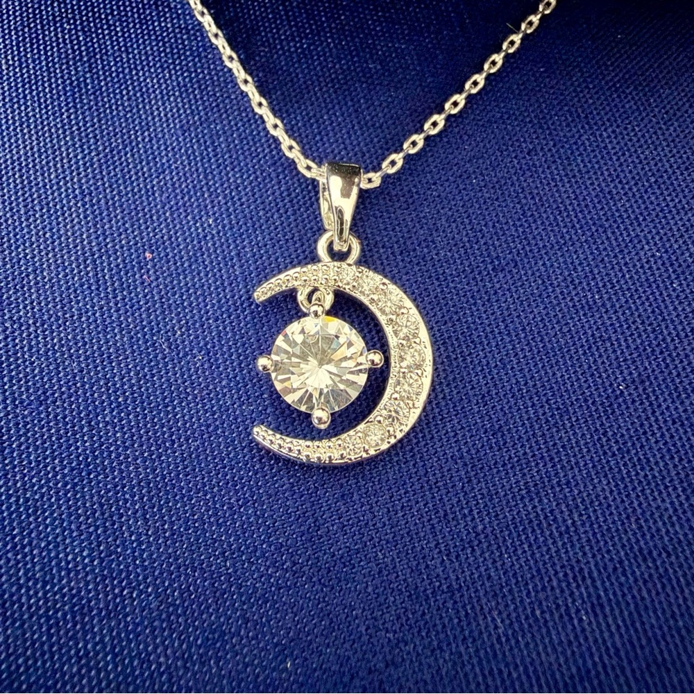 Dainty Crescent Moon Necklace